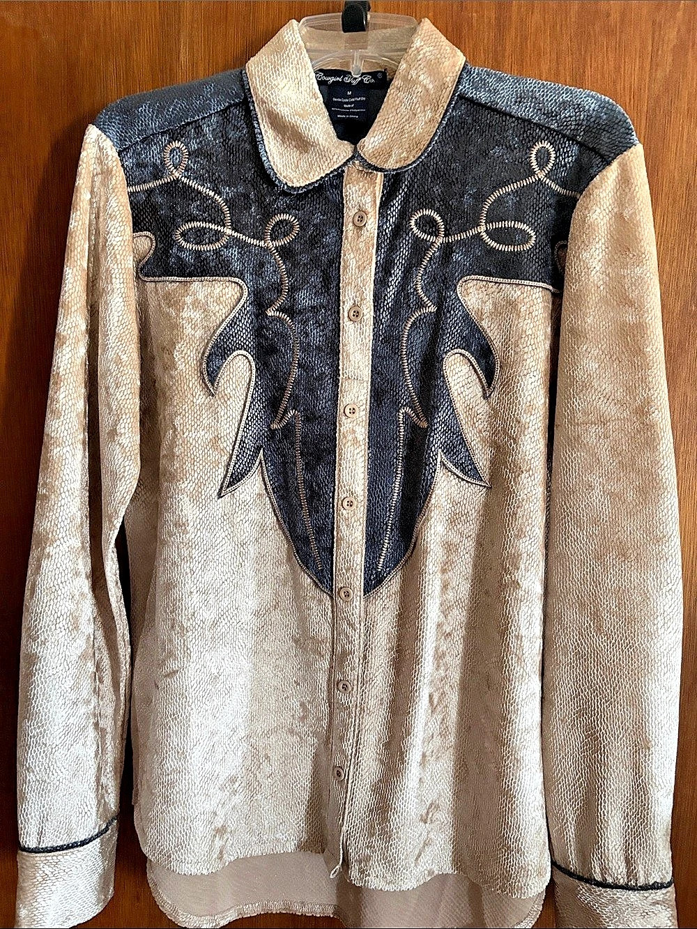 Cowgirl Tuff Co. Pullover Button Up Velvet Western Shirt. Cream & Black Medium